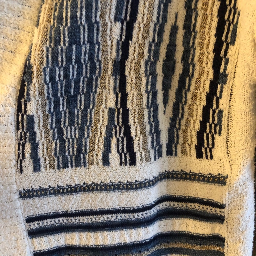 Fun sweater - Picture 4 of 4